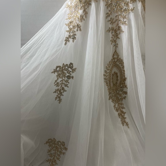 Say Yes
Juniors' Strapless Embellished Ballgown - Picture 7 of 10